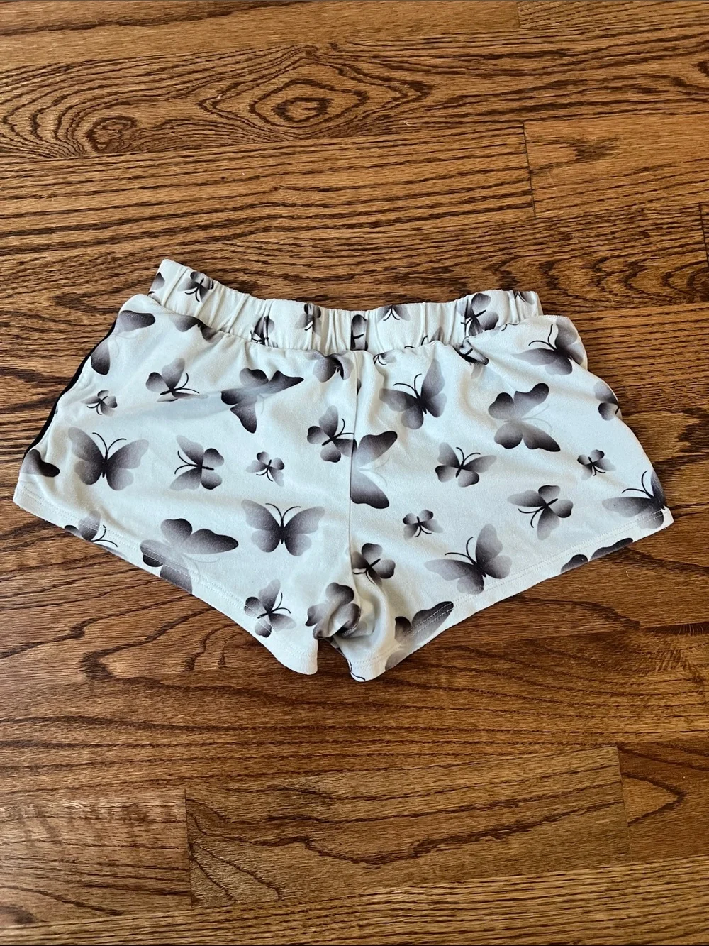 Women’s Butterfly Print Elastic Waist Shorts - beige with black butterflies